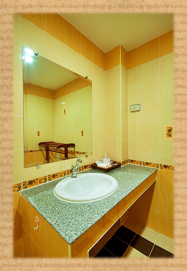 ห้องน้ำกล้างดีไซน์สวย โรงแรม ที่พัก โคราช สไตล์ รีสอร์ท ระดับคุณภาพ ใน ต.โคกกรวด อ.เมือง นครราชสีมา hotel in korat ในตัวเมือง : ร่มไม้ปลายตะวัน รีสอร์ท Rommaiplaitawan hotel & resort